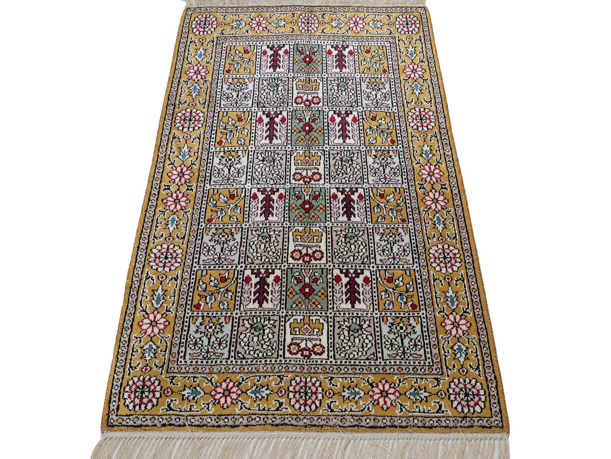 Feiner, handgeknüpfter, chinesischer Orientteppich mit Ghom Design aus Kunstseide, braun, oliv. 92x63 cm. Verkauf durch Jupiter Intl.