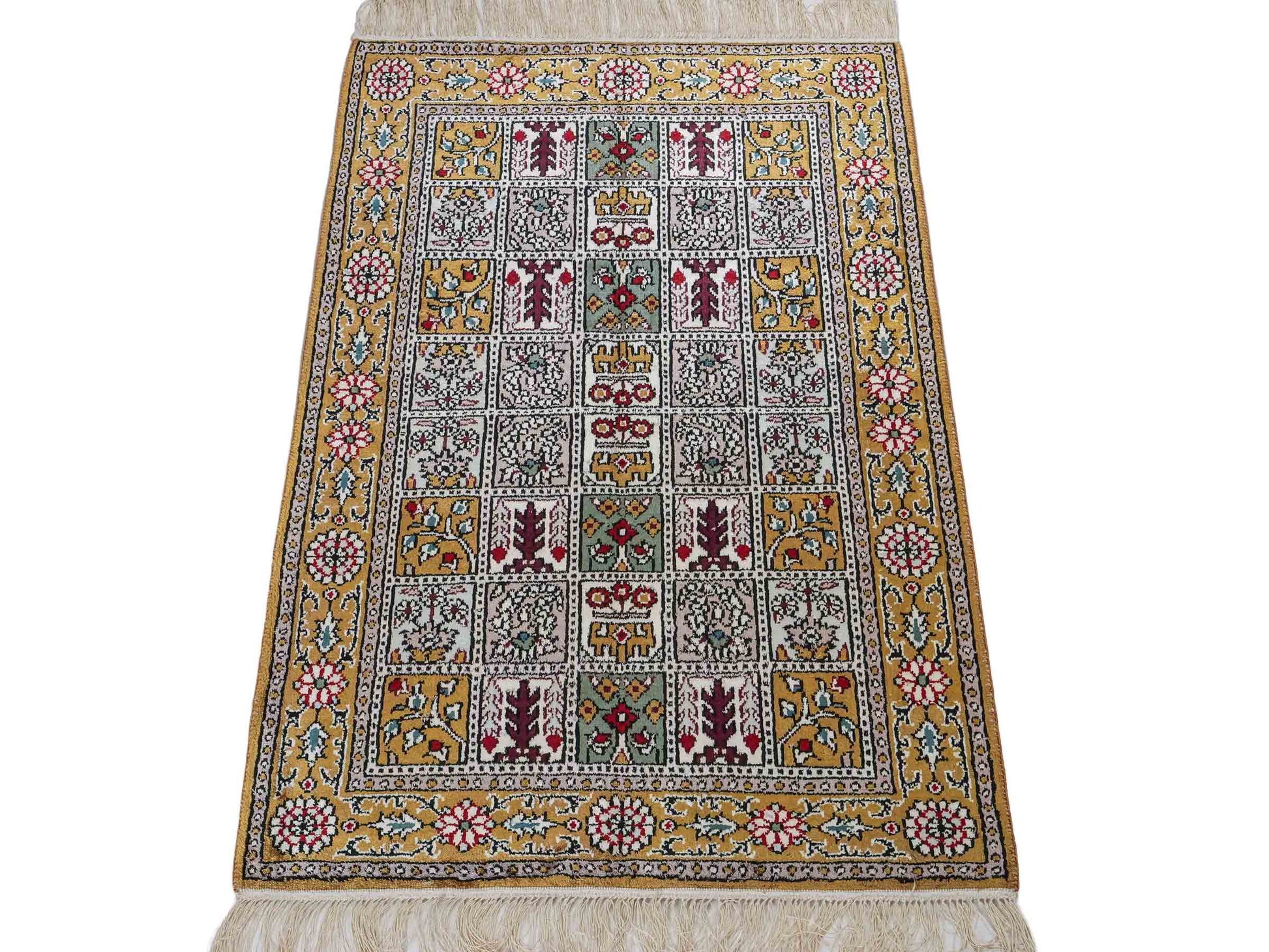Feiner, handgeknüpfter, chinesischer Orientteppich mit Ghom Design aus Kunstseide, braun, oliv. 93x63 cm. Verkauf durch Jupiter Intl.