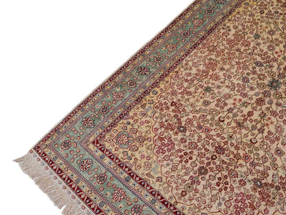 Sehr feiner, handgeknüpfter, chinesischer Hereke Orientteppich aus gesponnener Seide von Khademi, creme, weiß, blau. 190x123 cm. Verkauf durch Jupiter Intl.