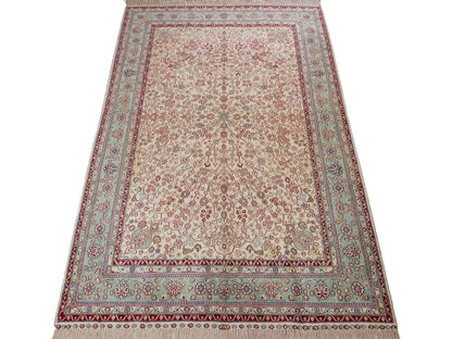 Sehr feiner, handgeknüpfter, chinesischer Hereke Orientteppich aus gesponnener Seide von Khademi, creme, weiß, blau. 190x123 cm. Verkauf durch Jupiter Intl.