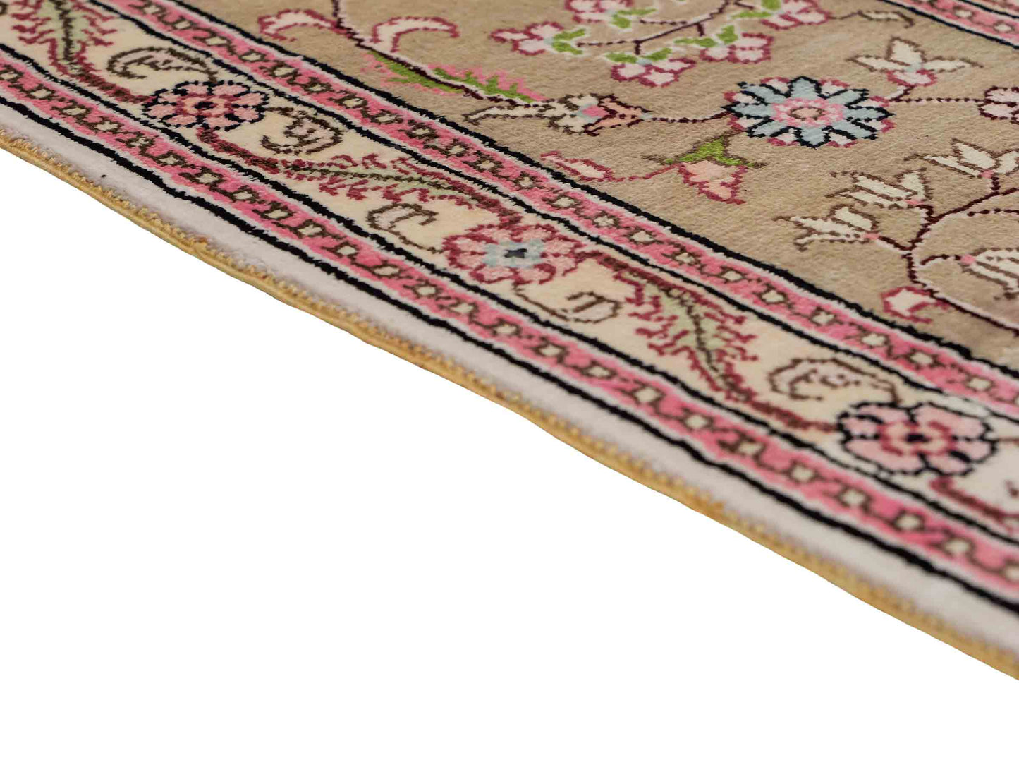 Sehr feiner, handgeknüpfter, chinesischer Hereke Orientteppich aus gesponnener Seide mit Feldmuster von Khademi, creme, weiß, multicolor. 263x183 cm. Verkauf durch Jupiter Intl.