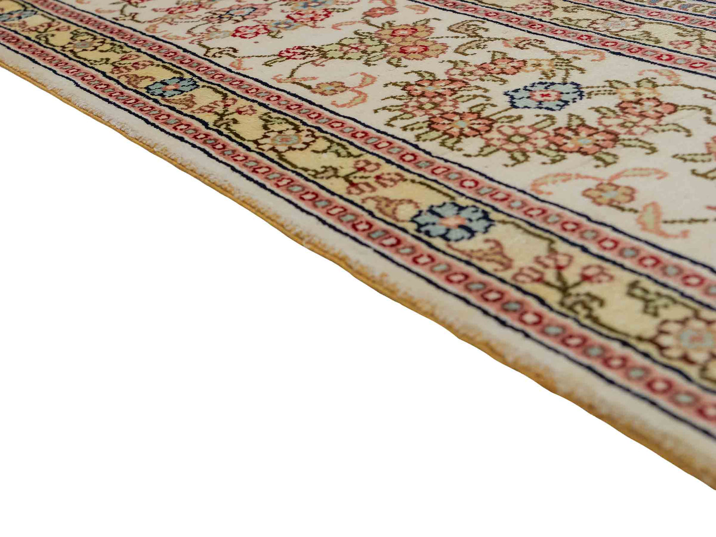 Feiner, handgeknüpfter, chinesischer Hereke Orientteppich aus gesponnener Seide mit Feldmuster von Khademi, creme, weiß, multicolor. 264x185 cm. Verkauf durch Jupiter Intl.