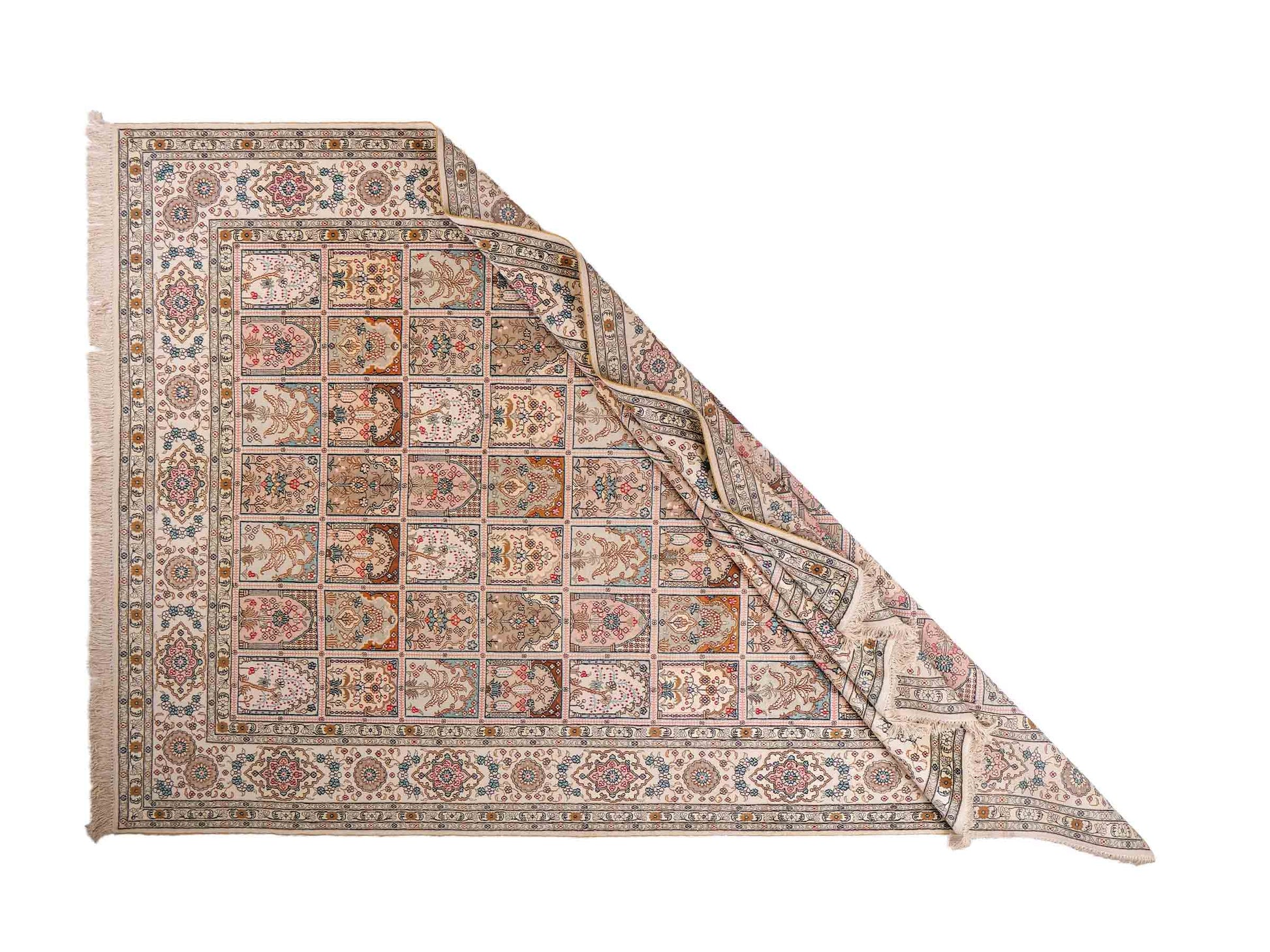 Feiner, handgeknüpfter, chinesischer Hereke Orientteppich aus gesponnener Seide mit Feldmuster von Khademi, creme, weiß. 271x183 cm. Verkauf durch Jupiter Intl.