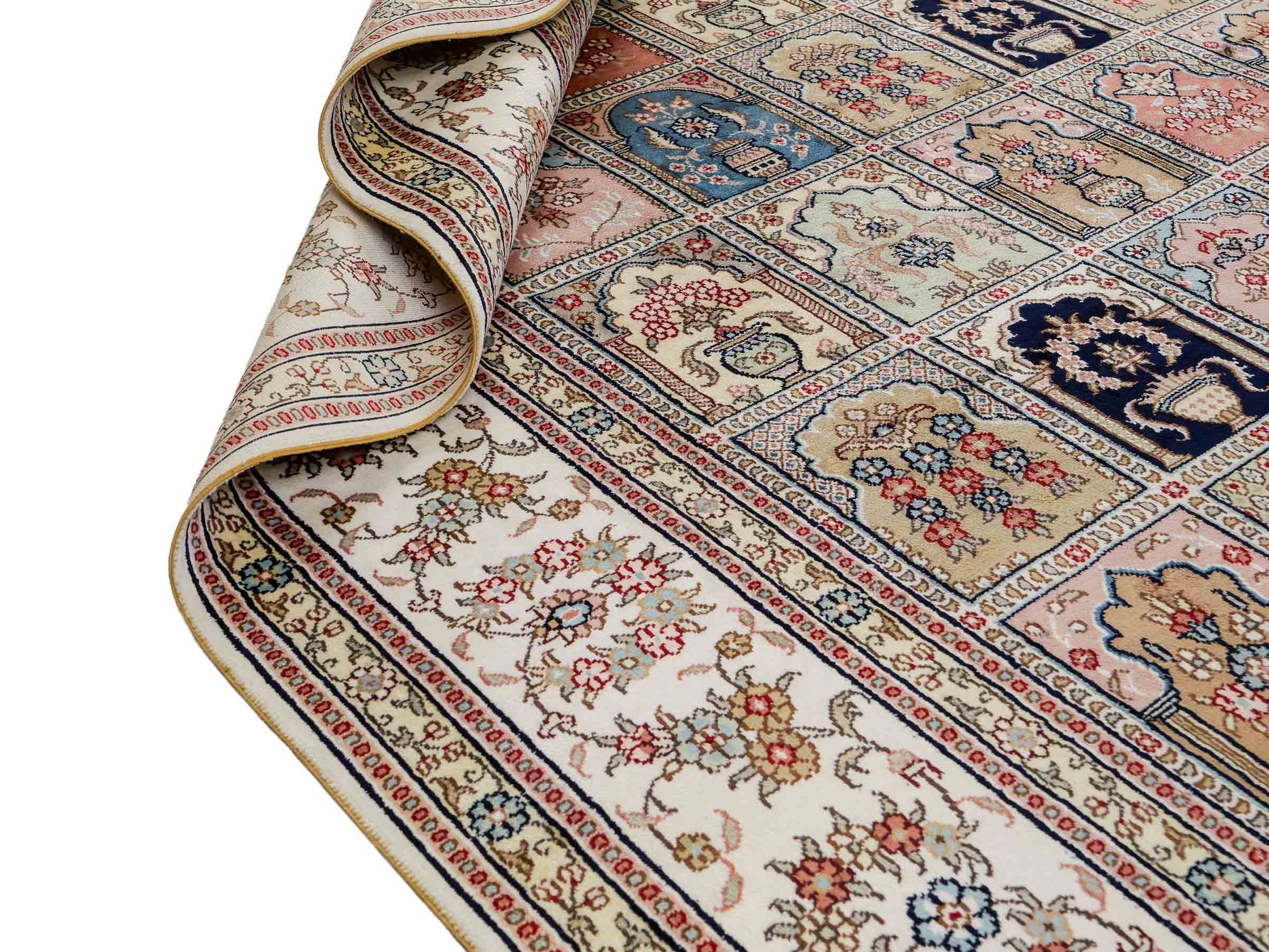 Feiner, handgeknüpfter, chinesischer Orientteppich mit Hereke Design aus Viskose, creme, weiß, multicolor. 272x184 cm. Verkauf durch Jupiter Intl.