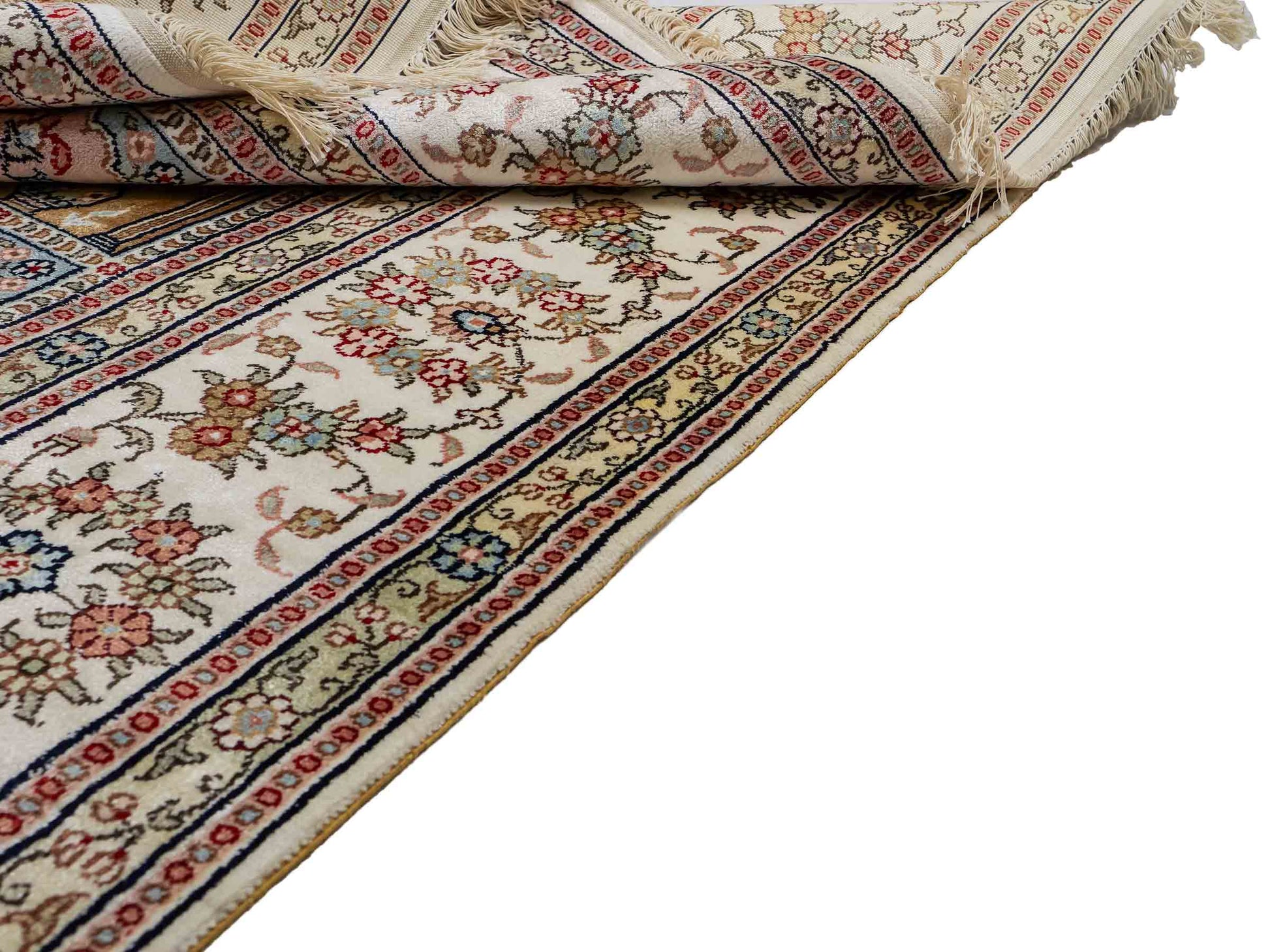 Feiner, handgeknüpfter, chinesischer Orientteppich mit Hereke Design aus Viskose, creme, weiß, multicolor. 272x184 cm. Verkauf durch Jupiter Intl.
