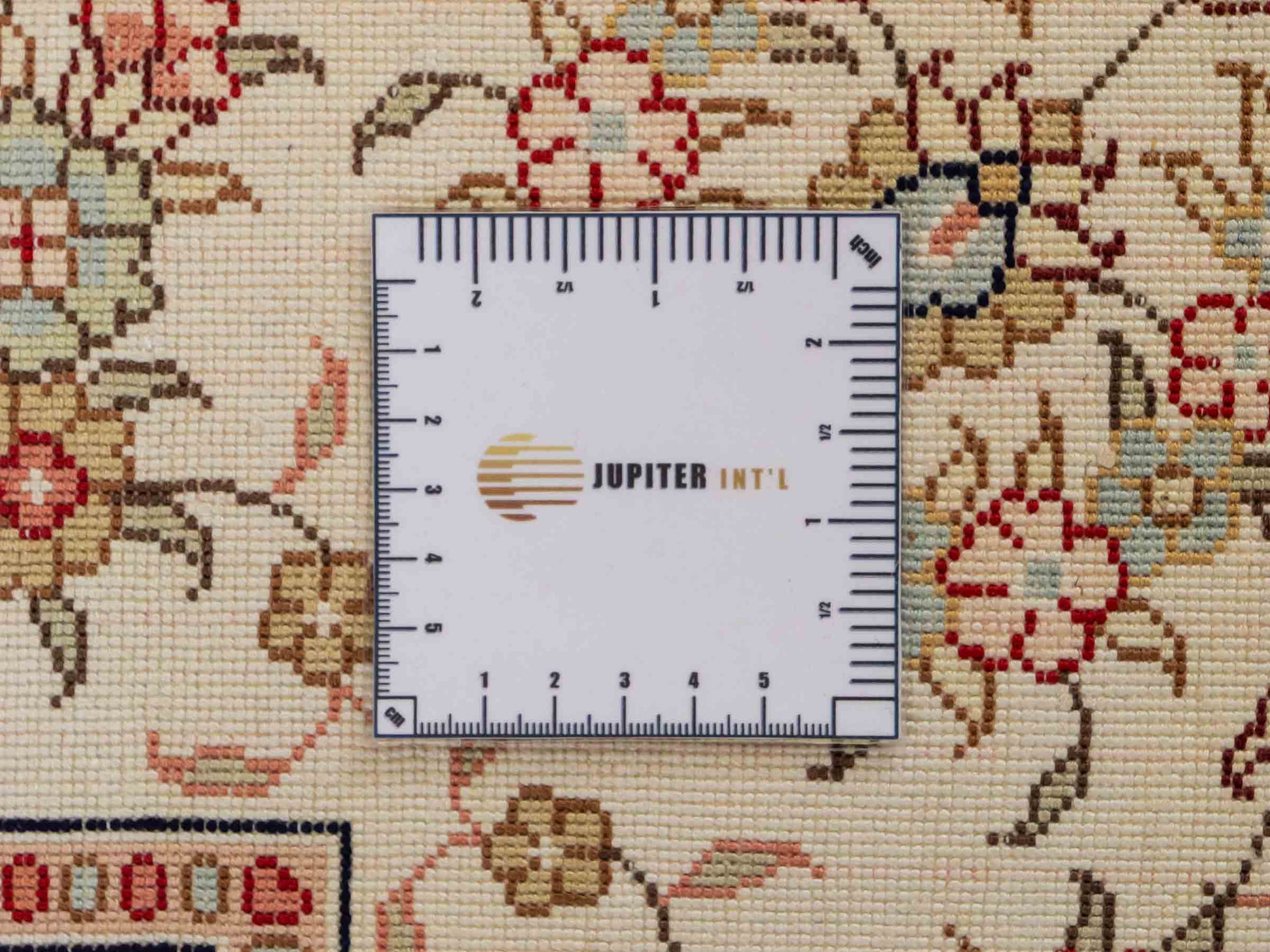 Feiner, handgeknüpfter, chinesischer Orientteppich mit Hereke Design aus Viskose, creme, weiß, multicolor. 272x184 cm. Verkauf durch Jupiter Intl.