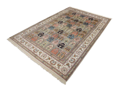 Feiner, handgeknüpfter, chinesischer Orientteppich mit Hereke Design aus Viskose, creme, weiß, multicolor. 272x184 cm. Verkauf durch Jupiter Intl.