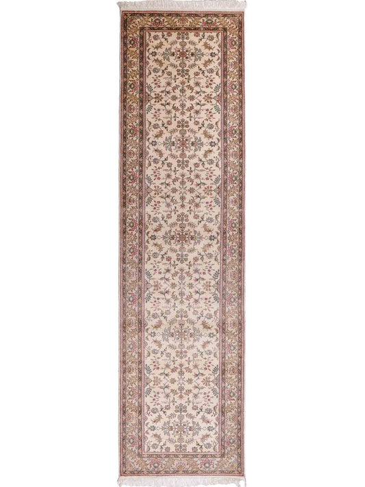 Sehr feiner, handgeknüpfter, chinesischer Hereke Orientteppich Läufer aus gesponnener Seide von Khademi, creme, weiß. 303x79 cm. Verkauf durch Jupiter Intl.