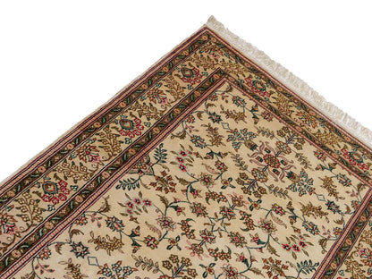 Sehr feiner, handgeknüpfter, chinesischer Hereke Orientteppich Läufer aus gesponnener Seide von Khademi, creme, weiß. 303x79 cm. Verkauf durch Jupiter Intl.