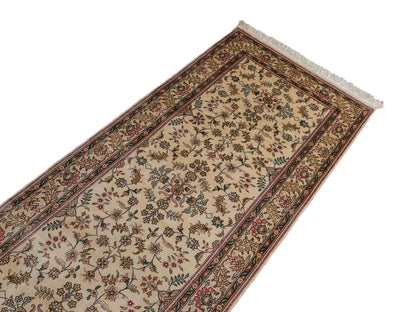 Sehr feiner, handgeknüpfter, chinesischer Hereke Orientteppich Läufer aus gesponnener Seide von Khademi, creme, weiß. 303x79 cm. Verkauf durch Jupiter Intl.