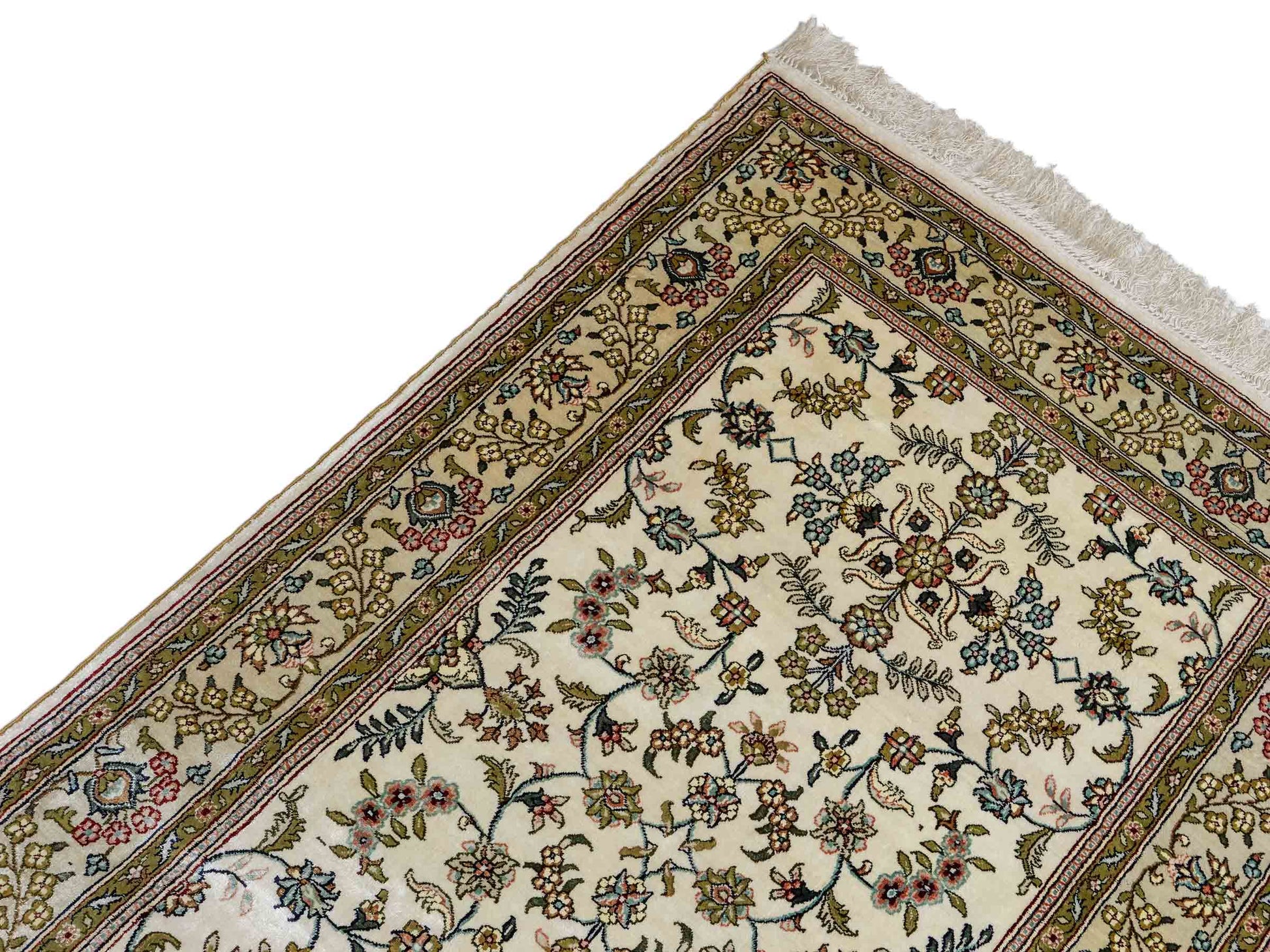 Sehr feiner, handgeknüpfter, chinesischer Hereke Orientteppich Läufer aus gesponnener Seide mit Allover-Design von Khademi, creme, weiß. 307x79 cm. Verkauf durch Jupiter Intl.