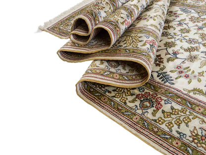 Sehr feiner, handgeknüpfter, chinesischer Hereke Orientteppich Läufer aus gesponnener Seide mit Allover-Design von Khademi, creme, weiß. 307x79 cm. Verkauf durch Jupiter Intl.