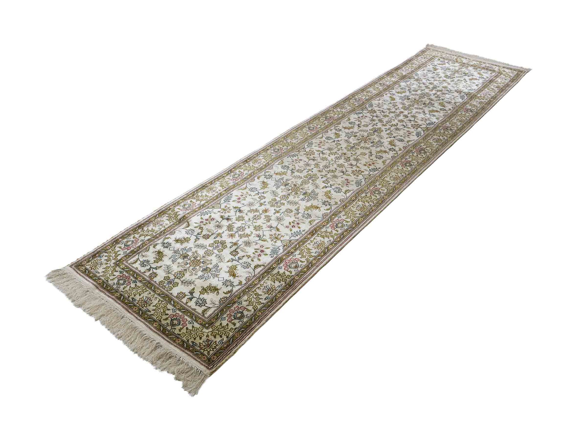 Sehr feiner, handgeknüpfter, chinesischer Hereke Orientteppich Läufer aus gesponnener Seide mit Allover-Design von Khademi, creme, weiß. 307x79 cm. Verkauf durch Jupiter Intl.