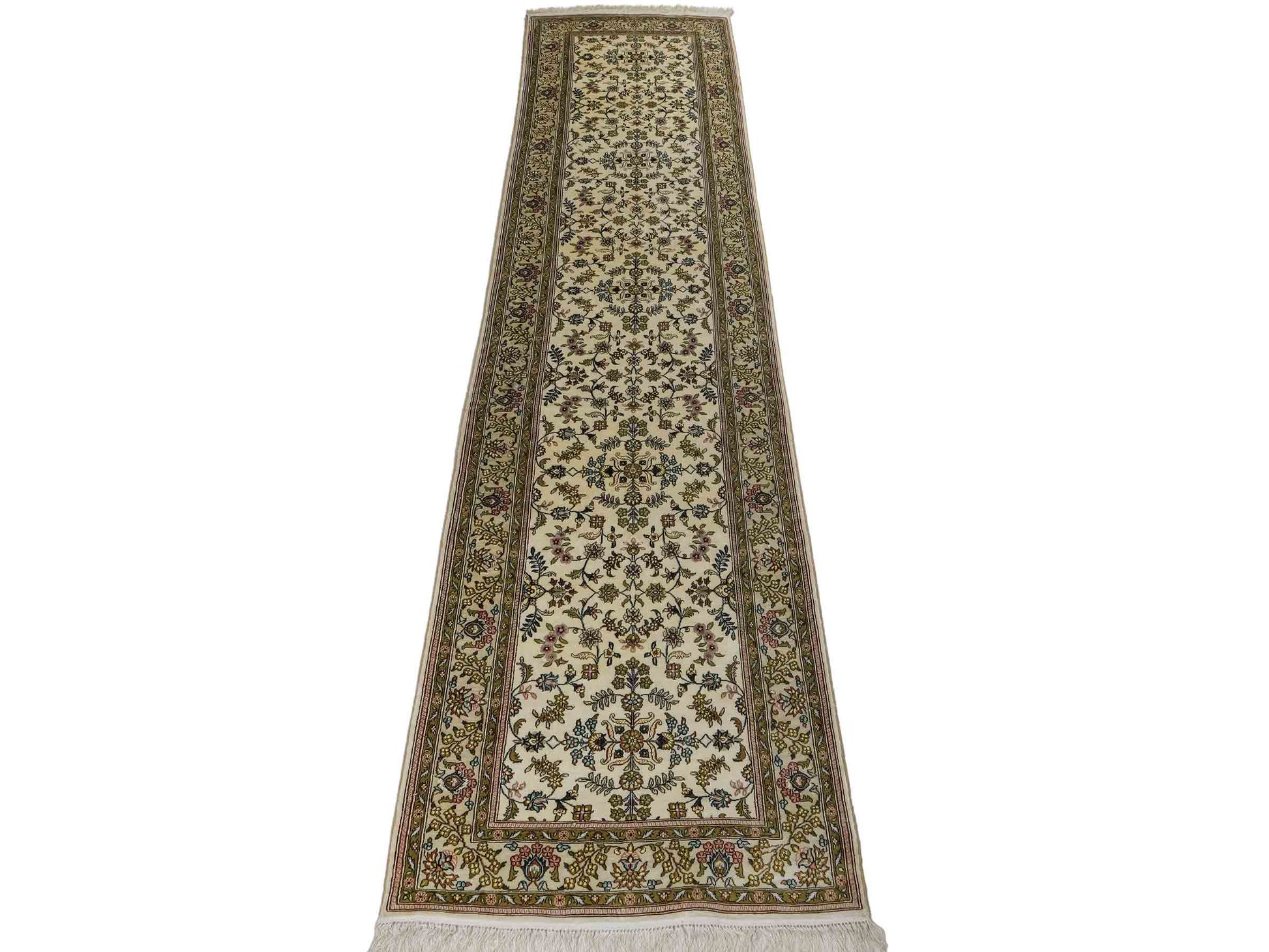 Sehr feiner, handgeknüpfter, chinesischer Hereke Orientteppich Läufer aus gesponnener Seide mit Allover-Design von Khademi, creme, weiß. 307x79 cm. Verkauf durch Jupiter Intl.