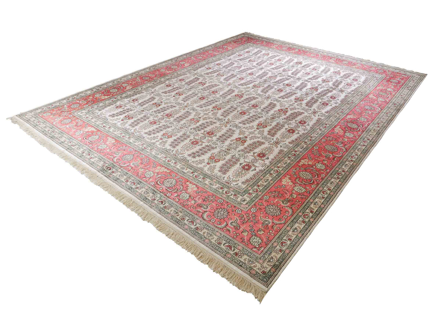 Feiner, handgeknüpfter, chinesischer Hereke Orientteppich aus gesponnener Seide mit Allover-Design von Khademi, creme, weiß, rosa. 363x277 cm. Verkauf durch Jupiter Intl.