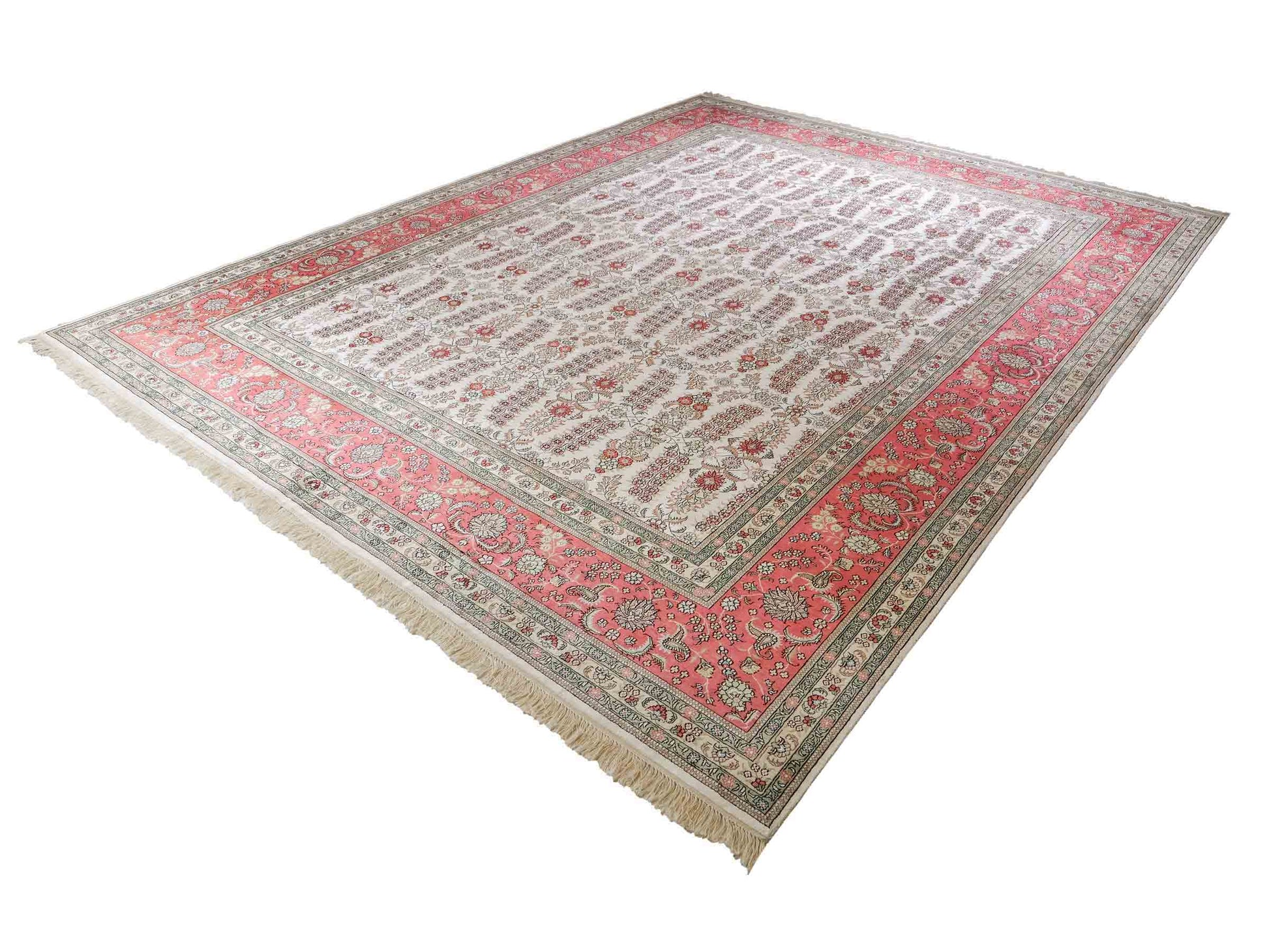 Feiner, handgeknüpfter, chinesischer Hereke Orientteppich aus gesponnener Seide mit Allover-Design von Khademi, creme, weiß, rosa. 363x277 cm. Verkauf durch Jupiter Intl.