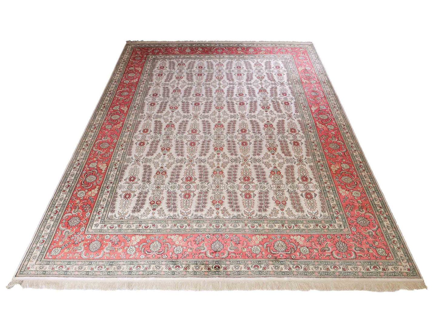 Feiner, handgeknüpfter, chinesischer Hereke Orientteppich aus gesponnener Seide mit Allover-Design von Khademi, creme, weiß, rosa. 363x277 cm. Verkauf durch Jupiter Intl.