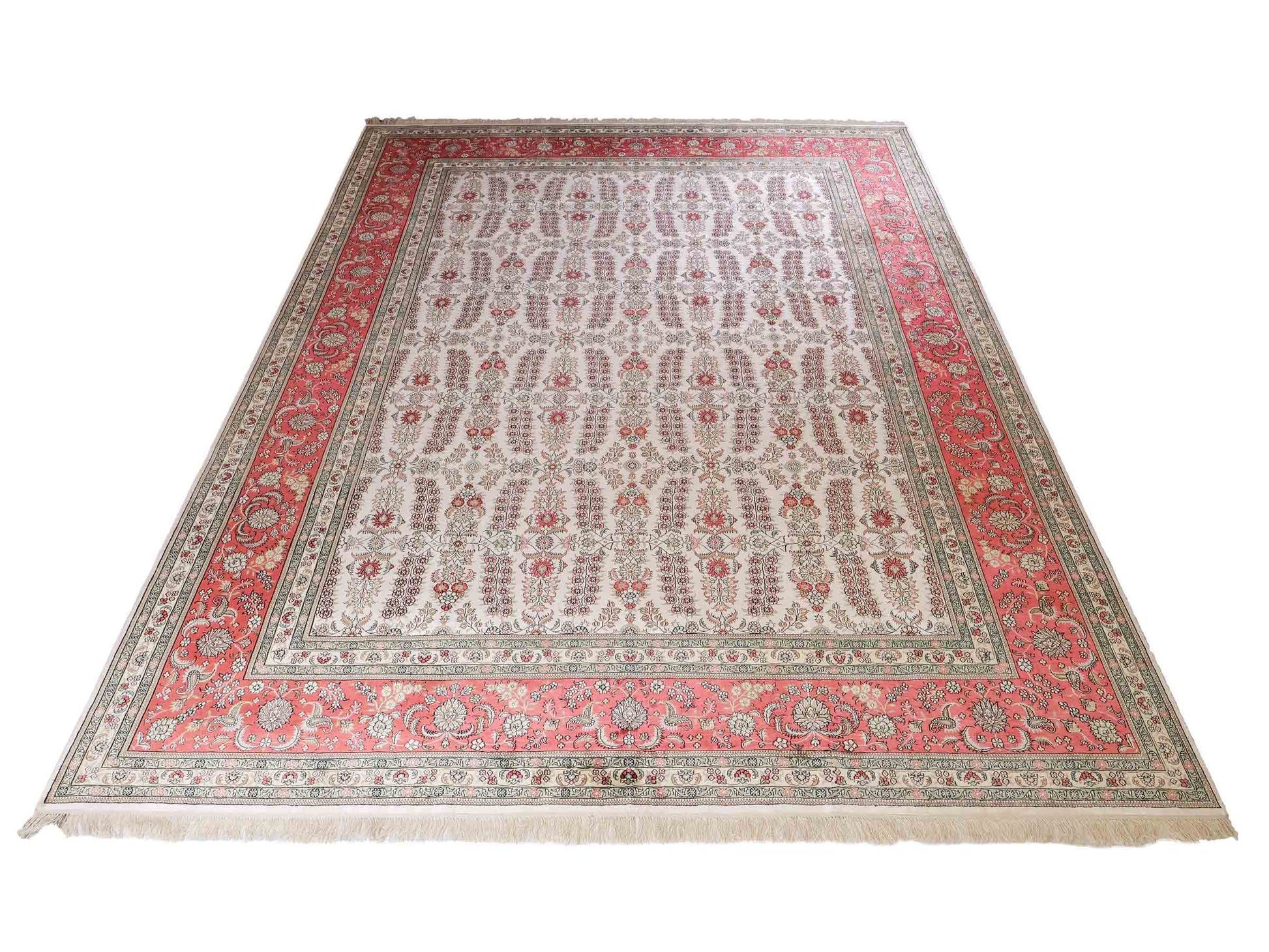 Feiner, handgeknüpfter, chinesischer Hereke Orientteppich aus gesponnener Seide mit Allover-Design von Khademi, creme, weiß, rosa. 363x277 cm. Verkauf durch Jupiter Intl.