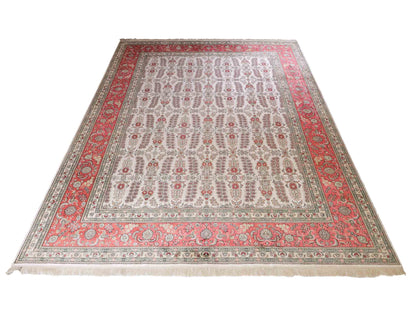 Feiner, handgeknüpfter, chinesischer Hereke Orientteppich aus gesponnener Seide mit Allover-Design von Khademi, creme, weiß, rosa. 363x277 cm. Verkauf durch Jupiter Intl.