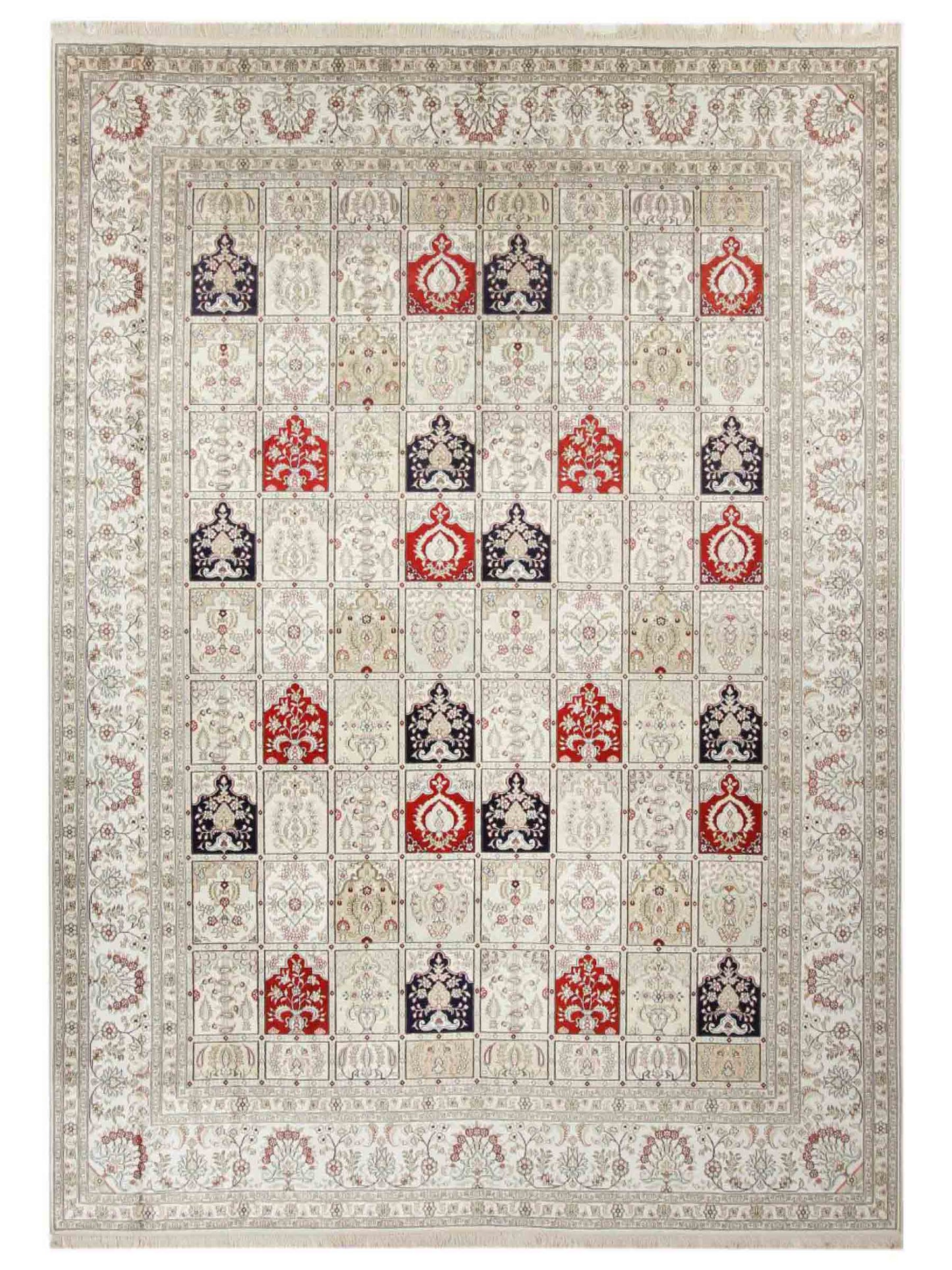 Feiner, handgeknüpfter, chinesischer Hereke Orientteppich aus gesponnener Seide mit Feldmuster von Khademi, creme, weiß, rot, blau. 363x277 cm. Verkauf durch Jupiter Intl.