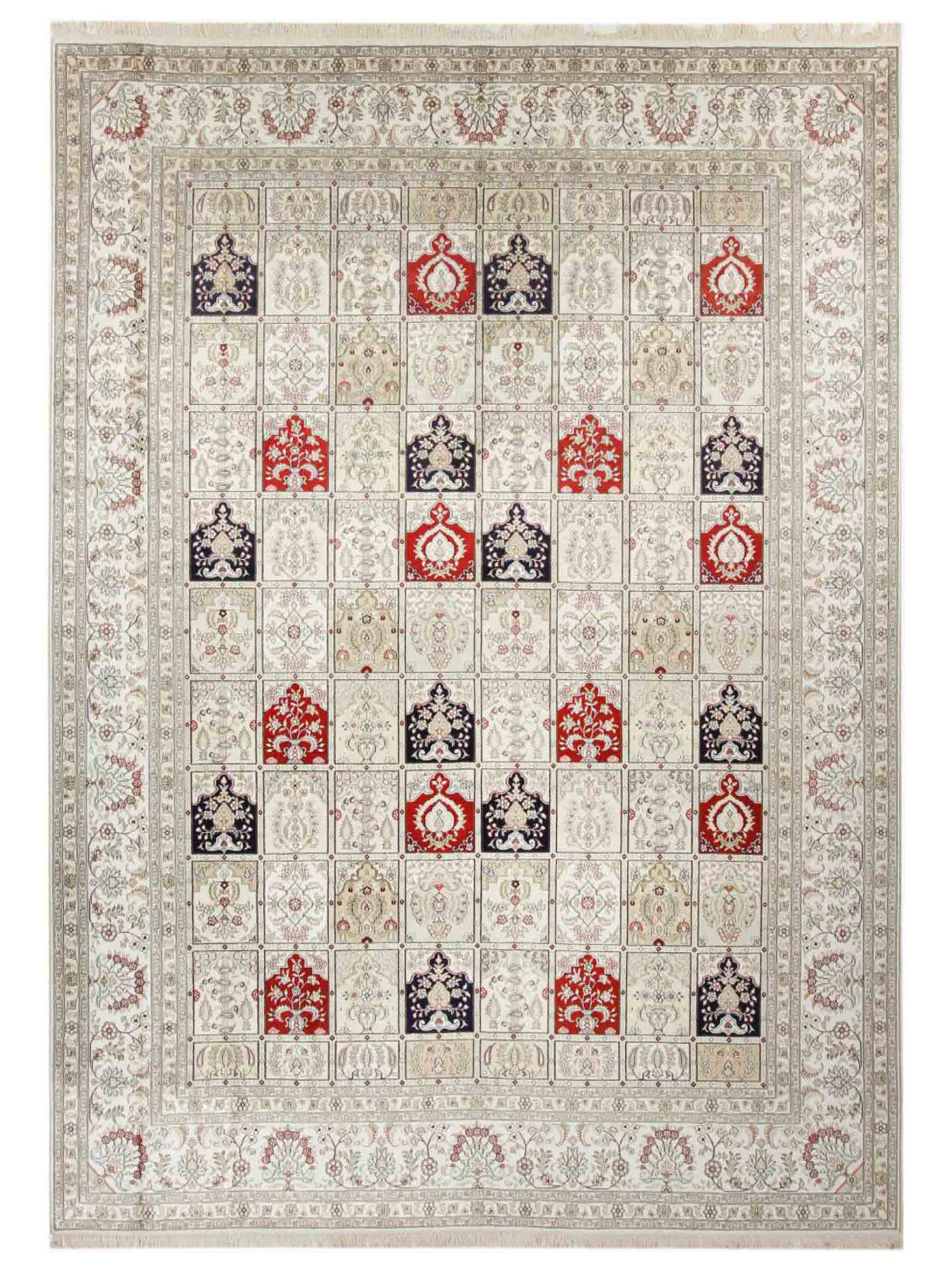 Feiner, handgeknüpfter, chinesischer Hereke Orientteppich aus gesponnener Seide mit Feldmuster von Khademi, creme, weiß, rot, blau. 363x277 cm. Verkauf durch Jupiter Intl.