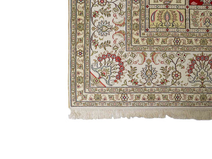 Feiner, handgeknüpfter, chinesischer Orientteppich mit Hereke Design aus Viskose, creme, weiß, rot, blau. 363x277 cm. Verkauf durch Jupiter Intl.