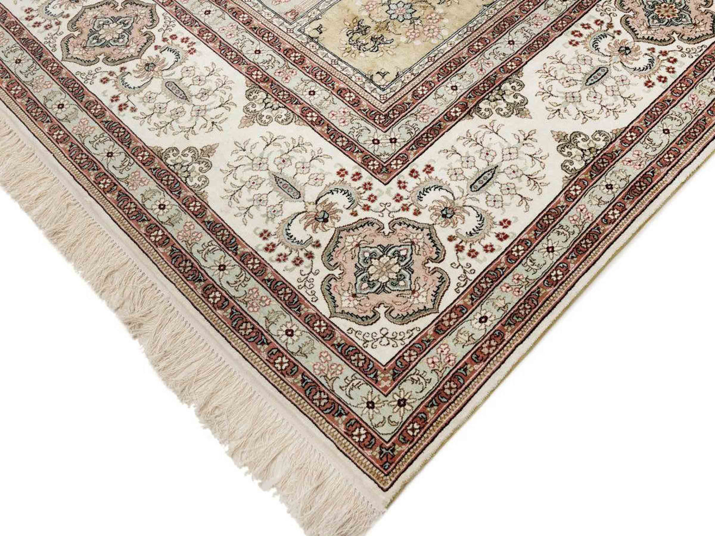 Sehr feiner, hangeknüpfter, chinesischer Hereke Orientteppich aus gesponnener Seide mit Feldmuster von Khademi, weiß, creme. 423x305 cm. Verkauf durch Jupiter Intl.