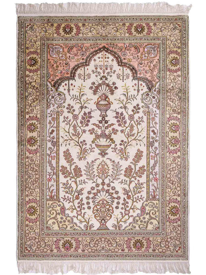 Feiner, handgeknüpfter, chinesischer Orientteppich mit Hereke Design aus Kunstseide, weiß, creme, beige. 179x124 cm. Verkauf durch Jupiter Intl.