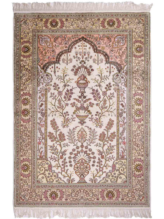 Feiner, handgeknüpfter, chinesischer Orientteppich mit Hereke Design aus Kunstseide, weiß, creme, beige. 179x124 cm. Verkauf durch Jupiter Intl.