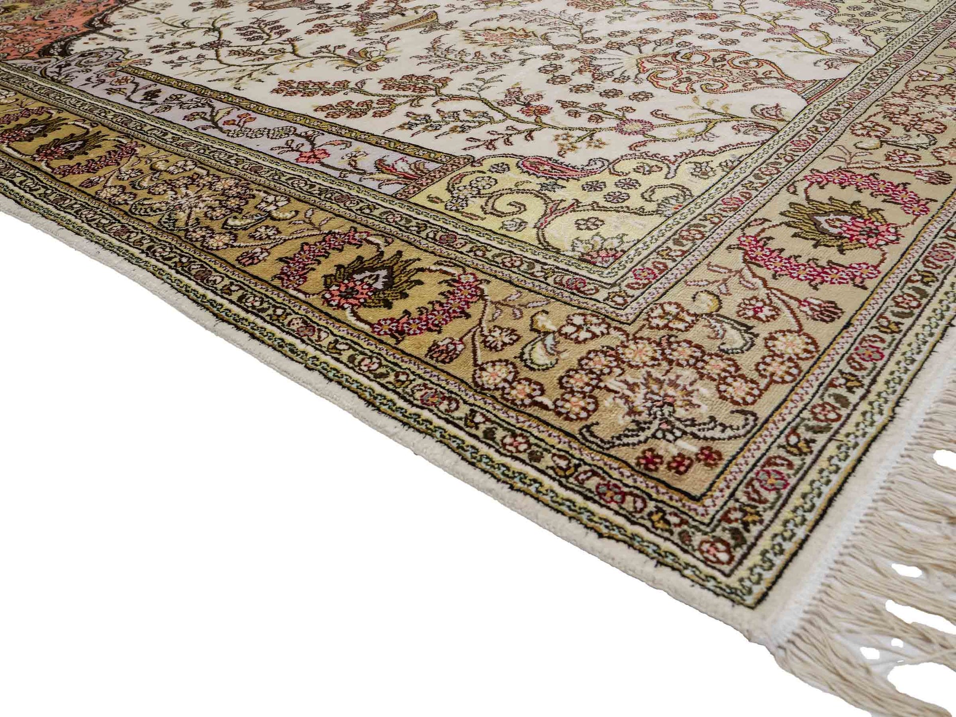 Feiner, handgeknüpfter, chinesischer Orientteppich mit Hereke Design aus Kunstseide, weiß, creme, beige. 179x124 cm. Verkauf durch Jupiter Intl.