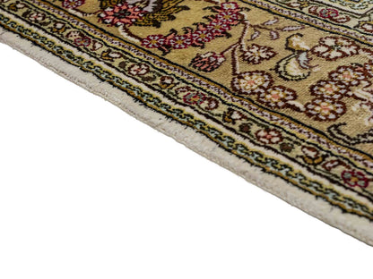 Feiner, handgeknüpfter, chinesischer Orientteppich mit Hereke Design aus Kunstseide, weiß, creme, beige. 179x124 cm. Verkauf durch Jupiter Intl.