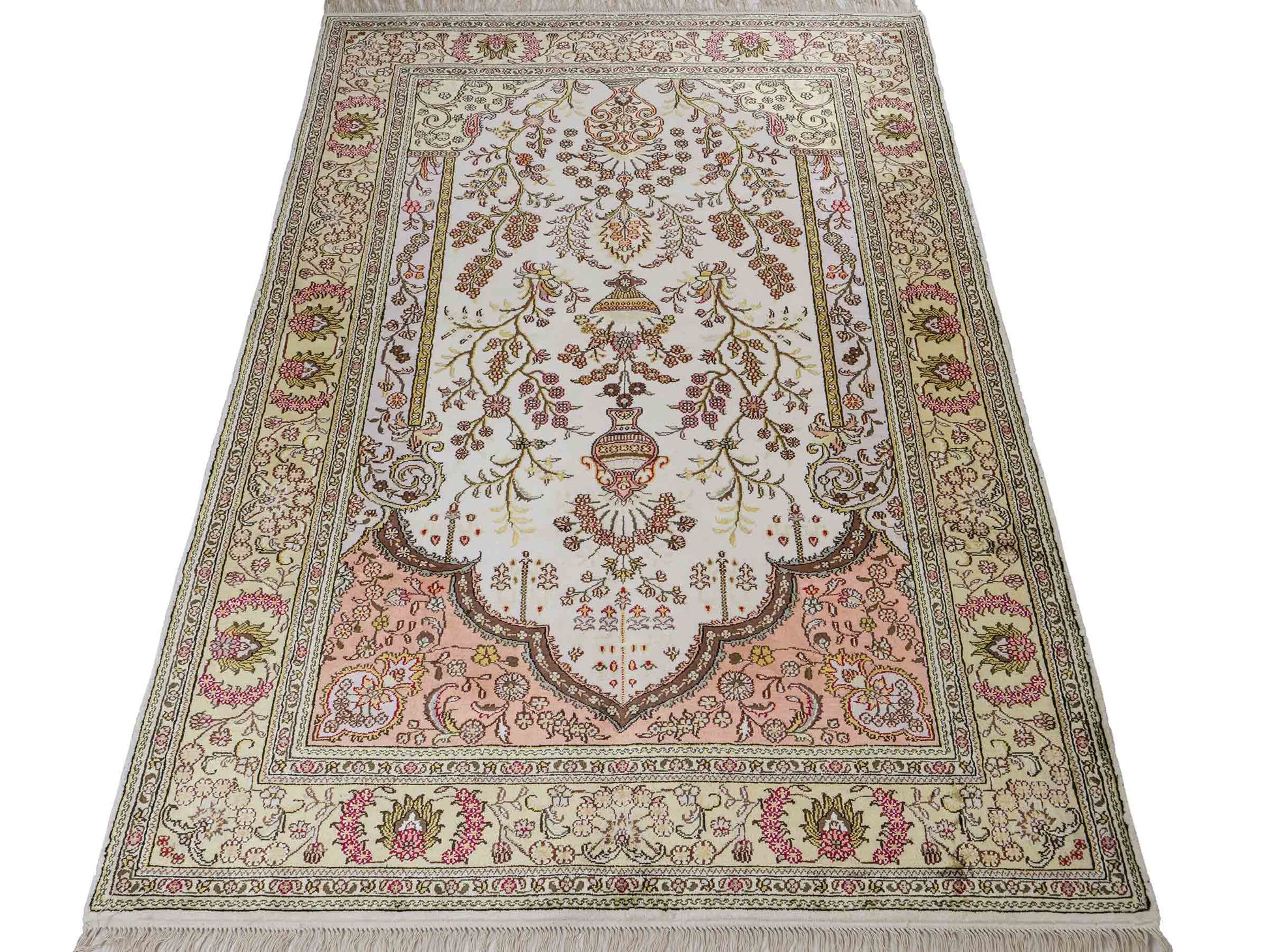 Feiner, handgeknüpfter, chinesischer Orientteppich mit Hereke Design aus Kunstseide, weiß, creme, beige. 179x124 cm. Verkauf durch Jupiter Intl.