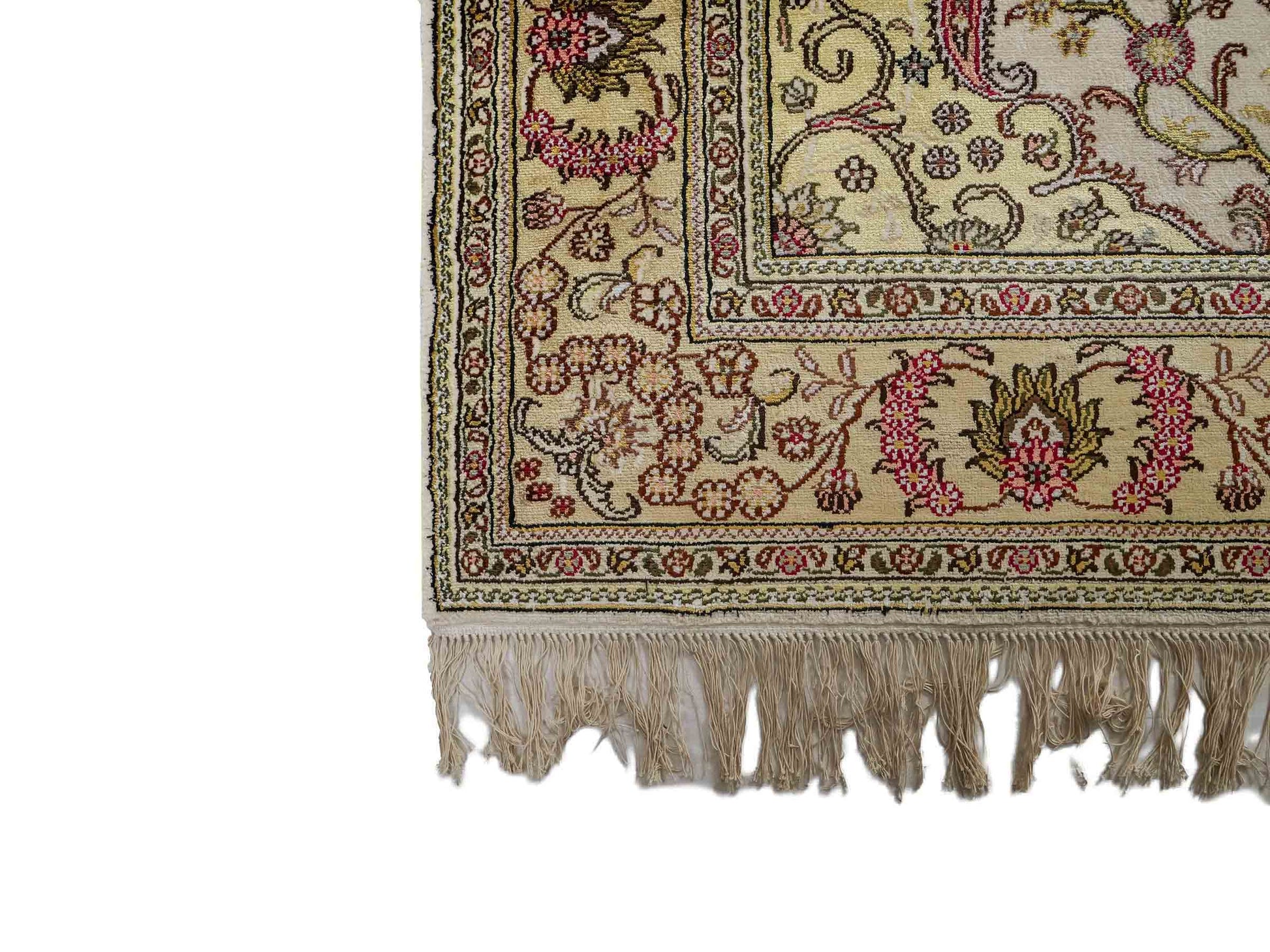 Feiner, handgeknüpfter, chinesischer Orientteppich mit Hereke Design aus Kunstseide, weiß, creme, beige. 179x124 cm. Verkauf durch Jupiter Intl.