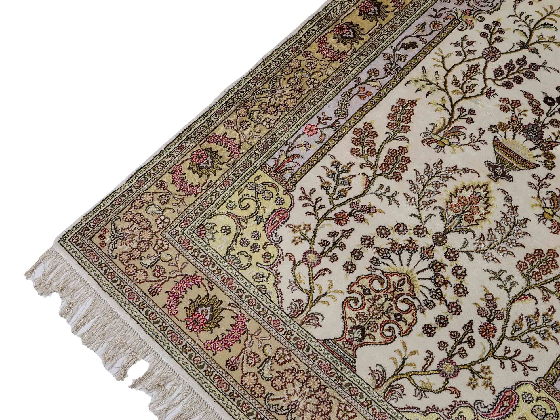Feiner, handgeknüpfter, chinesischer Orientteppich mit Hereke Design aus Kunstseide, weiß, creme, beige. 179x124 cm. Verkauf durch Jupiter Intl.