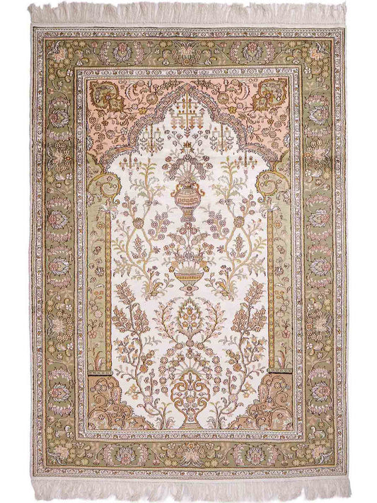 Feiner, handgeknüpfter, chinesischer Orientteppich mit Hereke Design aus Kunstseide, grün, creme, weiß. 181x123 cm. Verkauf durch Jupiter Intl.