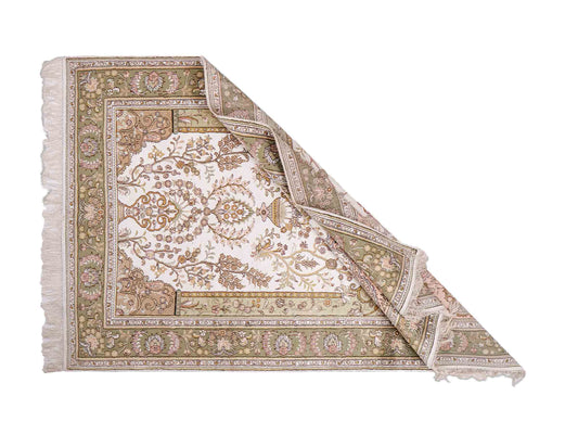 Feiner, handgeknüpfter, chinesischer Orientteppich mit Hereke Design aus Kunstseide, grün, creme, weiß. 181x123 cm. Verkauf durch Jupiter Intl.