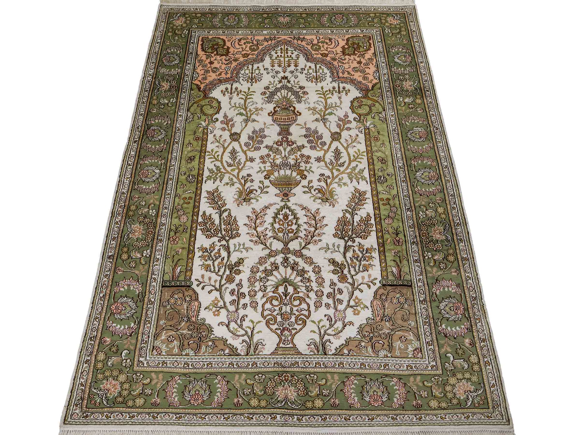 Feiner, handgeknüpfter, chinesischer Orientteppich mit Hereke Design aus Kunstseide, grün, creme, weiß. 181x123 cm. Verkauf durch Jupiter Intl.