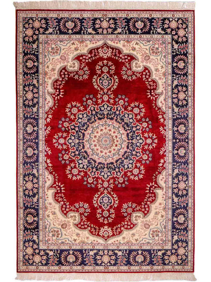 Feiner, handgeknüpfter, chinesischer Orientteppich mit Hereke Design aus Kunstseide, rot, creme, blau. 186x121 cm. Verkauf durch Jupiter Intl.