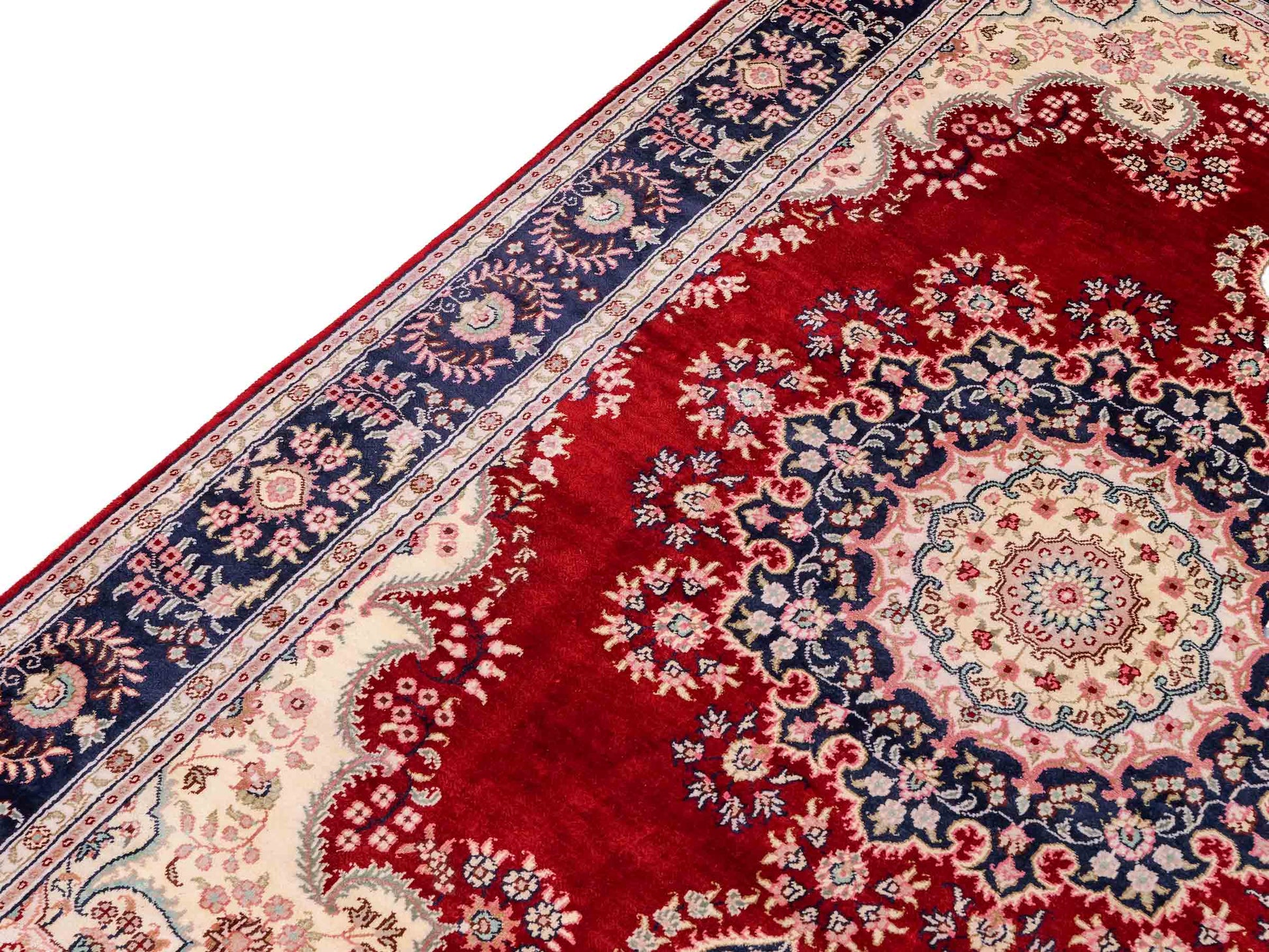 Feiner, handgeknüpfter, chinesischer Orientteppich mit Hereke Design aus Kunstseide, rot, creme, blau. 186x121 cm. Verkauf durch Jupiter Intl.