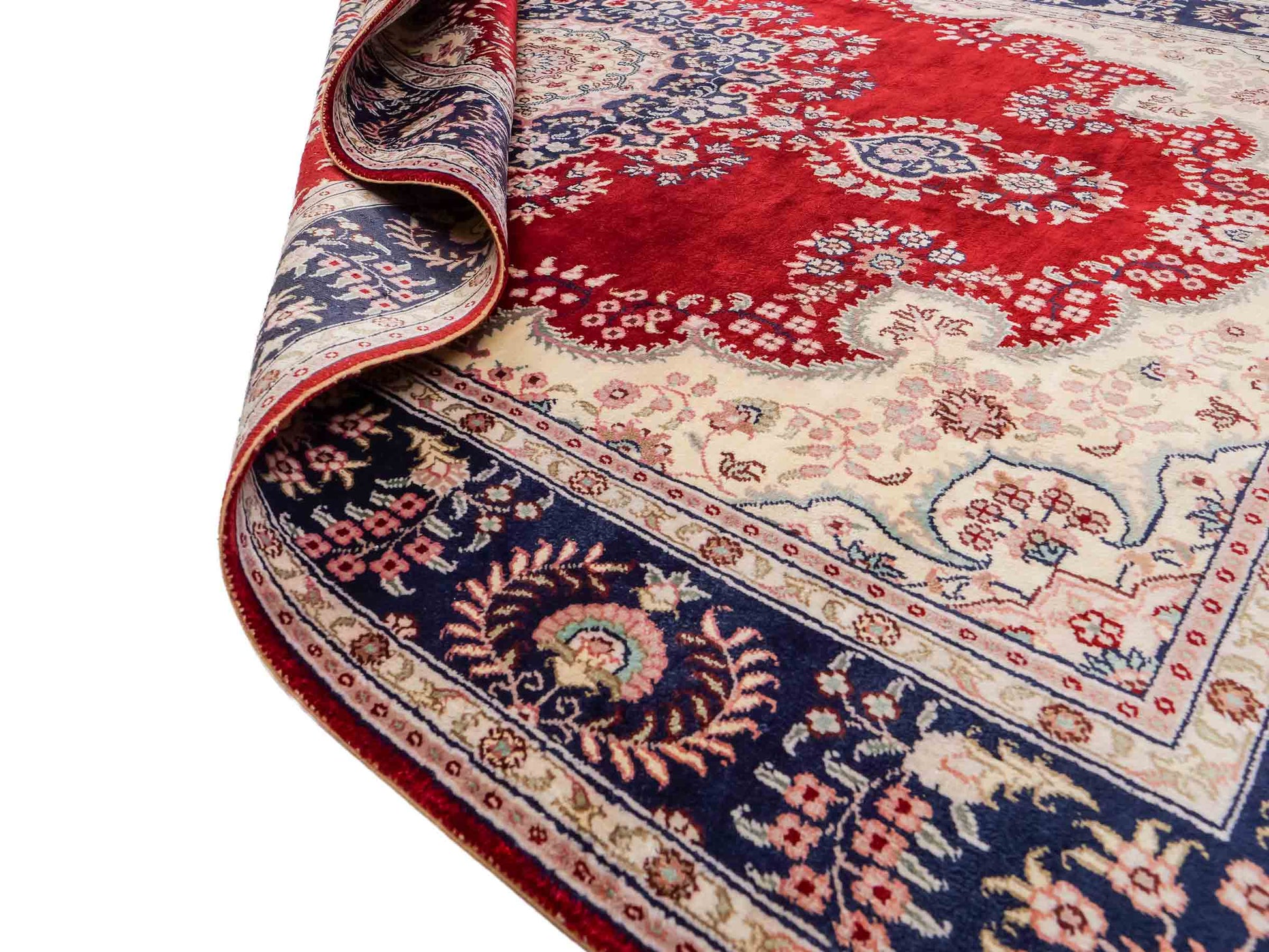 Feiner, handgeknüpfter, chinesischer Orientteppich mit Hereke Design aus Kunstseide, rot, creme, blau. 186x121 cm. Verkauf durch Jupiter Intl.