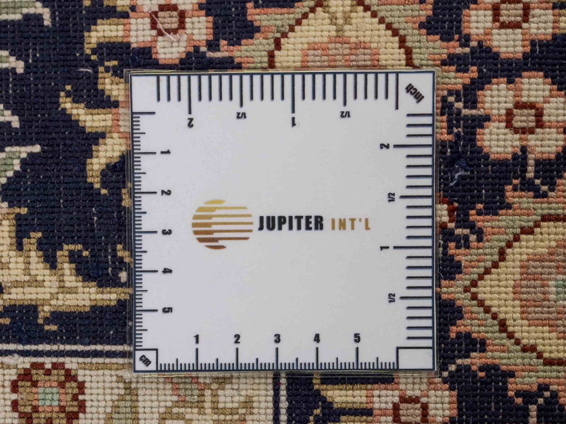 Feiner, handgeknüpfter, chinesischer Orientteppich mit Hereke Design aus Kunstseide, rot, creme, blau. 186x121 cm. Verkauf durch Jupiter Intl.