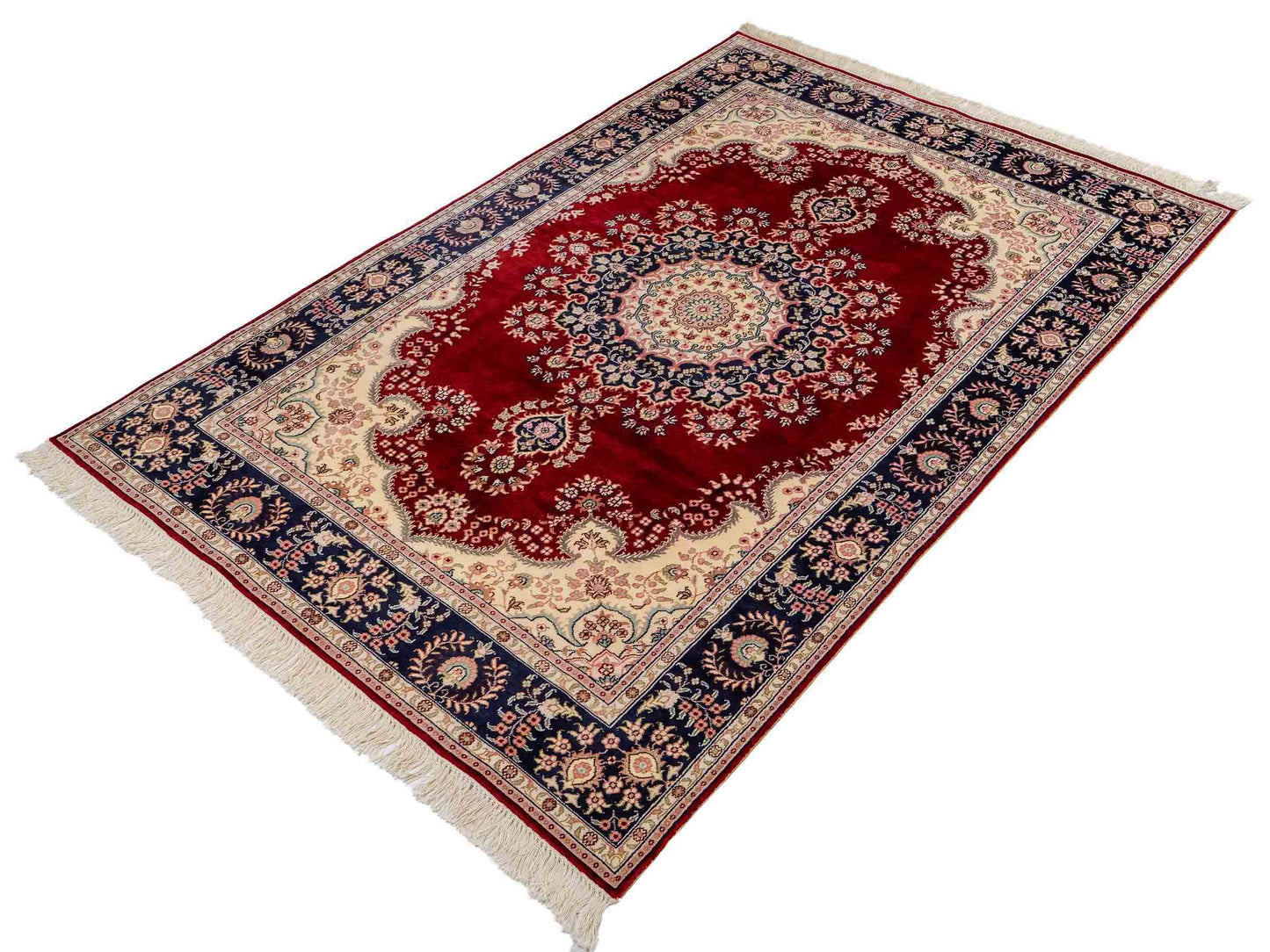 Feiner, handgeknüpfter, chinesischer Orientteppich mit Hereke Design aus Kunstseide, rot, creme, blau. 186x121 cm. Verkauf durch Jupiter Intl.