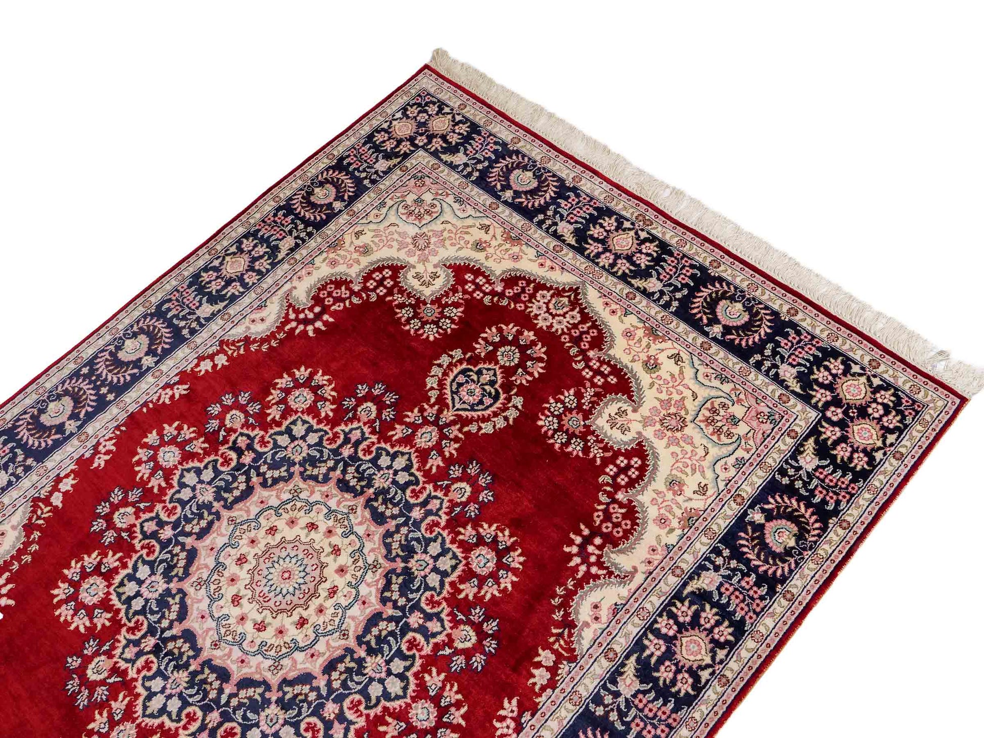Feiner, handgeknüpfter, chinesischer Orientteppich mit Hereke Design aus Kunstseide, rot, creme, blau. 186x121 cm. Verkauf durch Jupiter Intl.