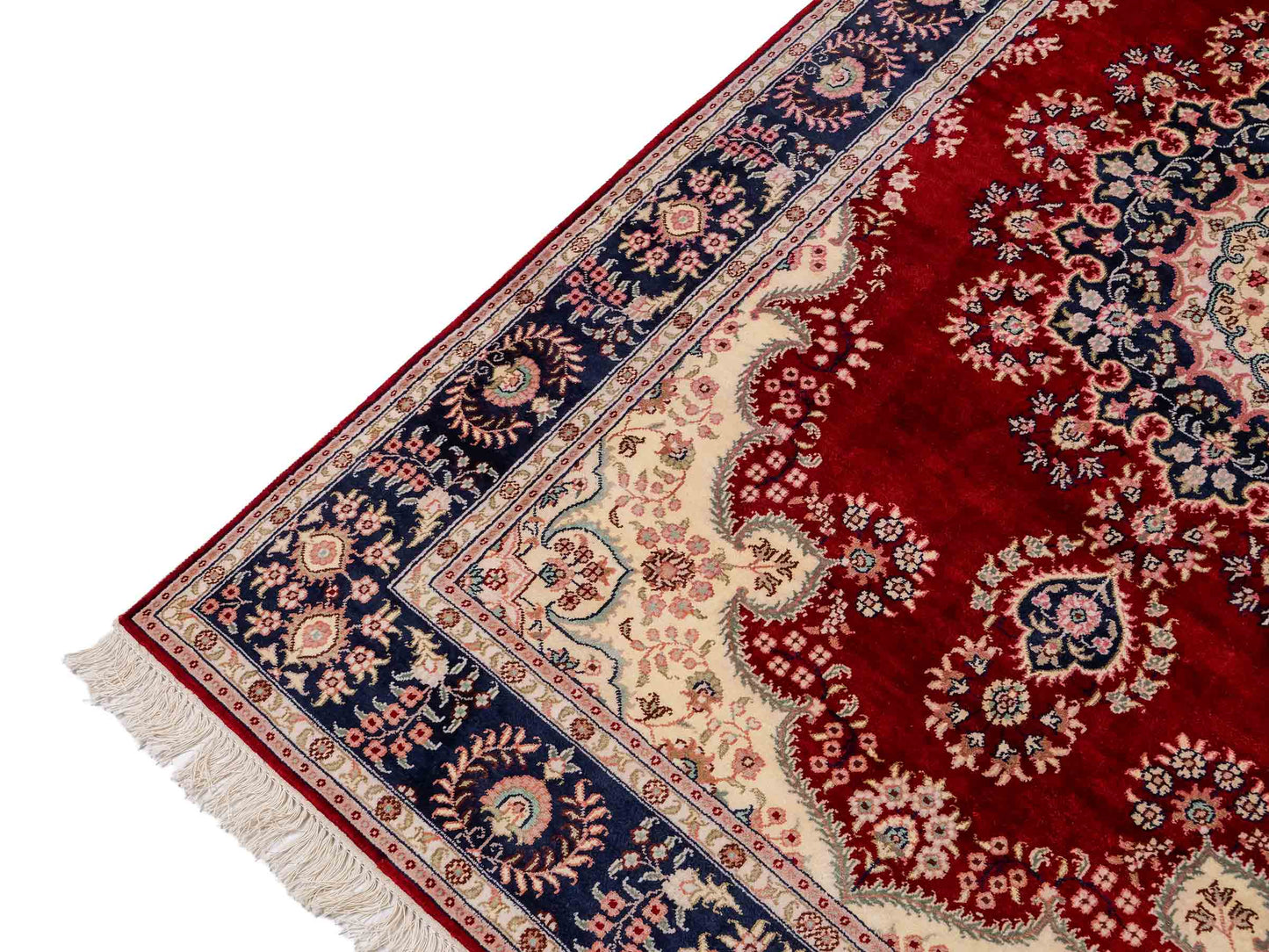 Feiner, handgeknüpfter, chinesischer Orientteppich mit Hereke Design aus Kunstseide, rot, creme, blau. 186x121 cm. Verkauf durch Jupiter Intl.
