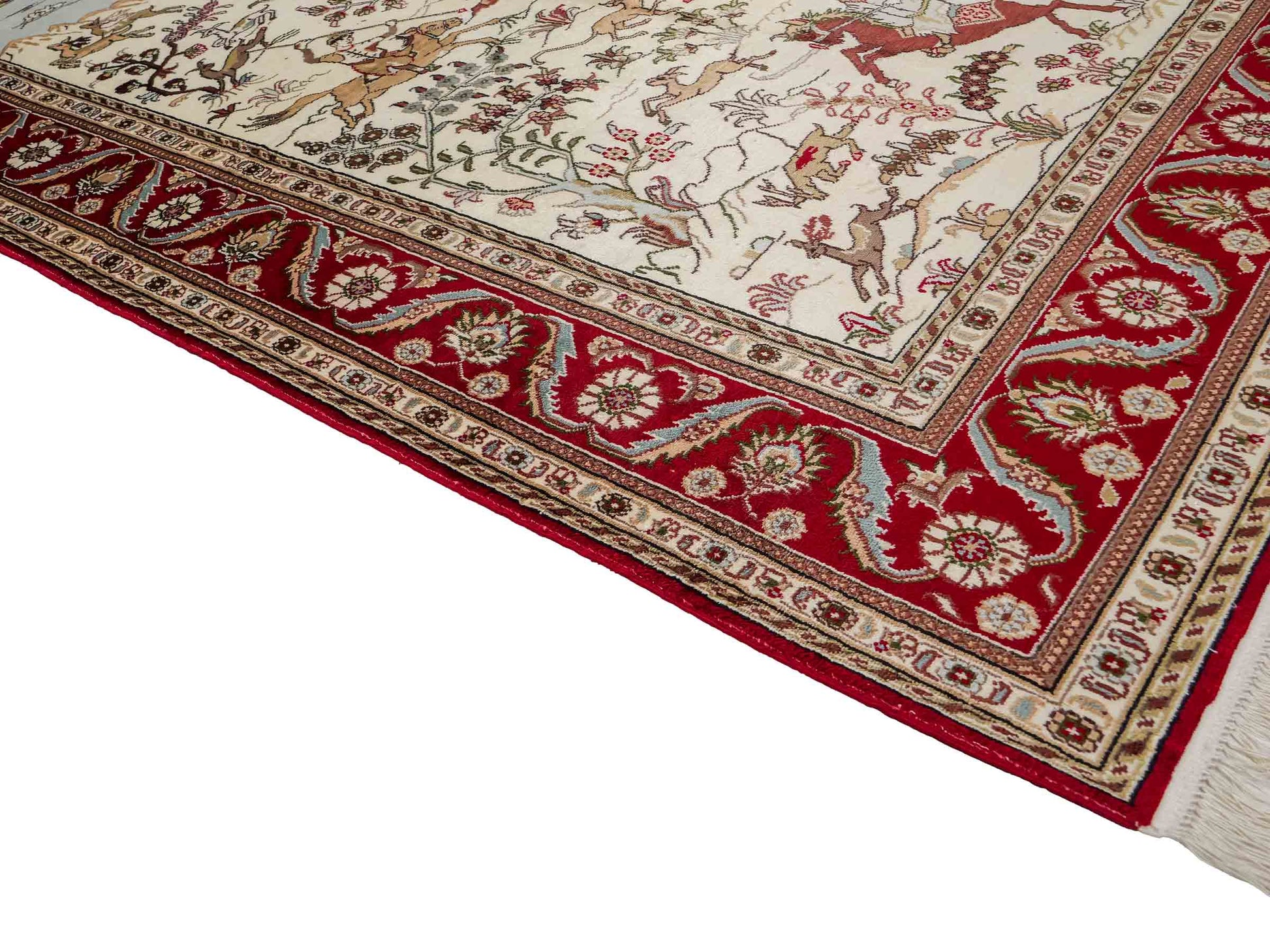 Feiner, handgeknüpfter Art Hereke aus Kunstseide. Ursprung China. Größe: 189 x 120 cm. Hauptfarben: Weiß, Creme, Rot. Vertrieb durch JUPITER Intl.