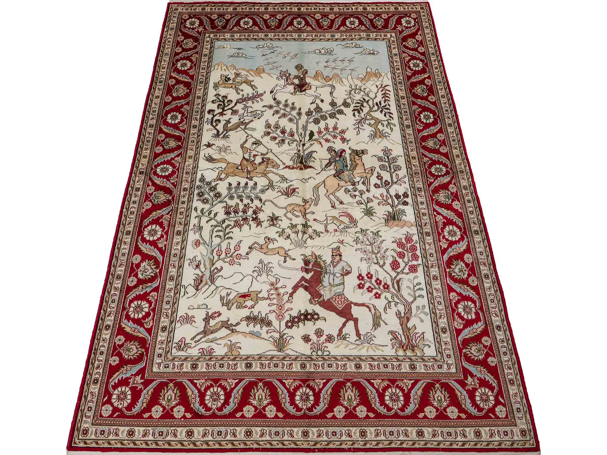 Feiner, handgeknüpfter Art Hereke aus Kunstseide. Ursprung China. Größe: 189 x 120 cm. Hauptfarben: Weiß, Creme, Rot. Vertrieb durch JUPITER Intl.