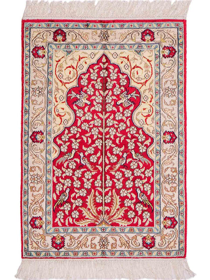 Feiner, handgeknüpfter, chinesischer Orientteppich mit Hereke Design aus Kunstseide, rot, creme, blau. 86x58 cm. Verkauf durch Jupiter Intl.