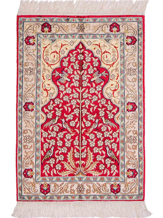 Feiner, handgeknüpfter, chinesischer Orientteppich mit Hereke Design aus Kunstseide, rot, creme, blau. 86x58 cm. Verkauf durch Jupiter Intl.