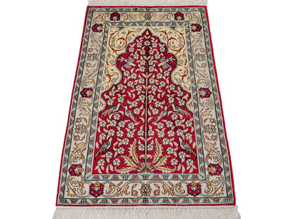Feiner, handgeknüpfter, chinesischer Orientteppich mit Hereke Design aus Kunstseide, rot, creme, blau. 86x58 cm. Verkauf durch Jupiter Intl.