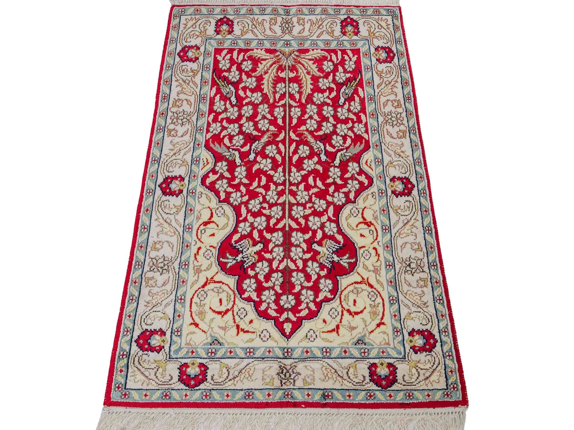 Feiner, handgeknüpfter, chinesischer Orientteppich mit Hereke Design aus Kunstseide, rot, creme, blau. 86x58 cm. Verkauf durch Jupiter Intl.